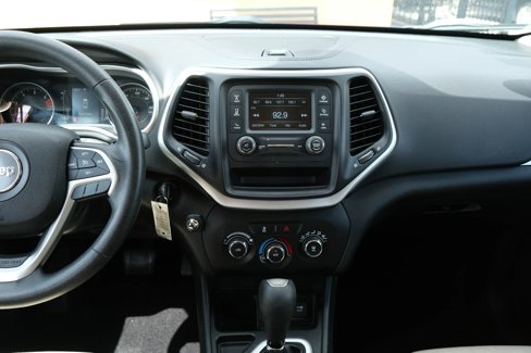 Used 2016 Jeep Cherokee Sport image 26
