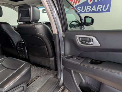 Used 2015 Nissan Pathfinder Platinum w/ Family Entertainment Package image 34
