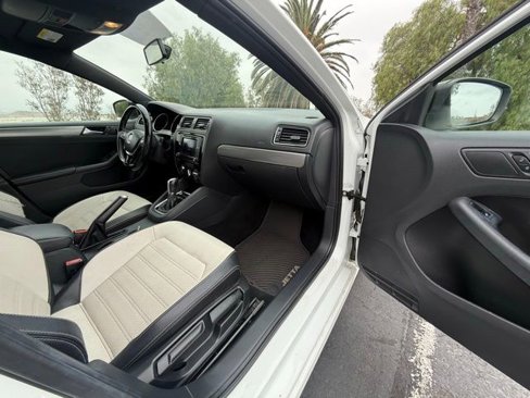 Used 2016 Volkswagen Jetta Sport image 11
