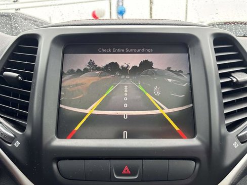 Used 2015 Jeep Cherokee Limited image 21