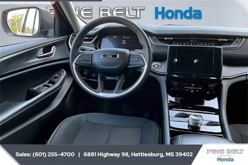 Used 2023 Jeep Grand Cherokee L Laredo image 5