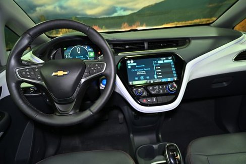 Used 2017 Chevrolet Bolt Premier w/ Driver Confidence II Package image 57