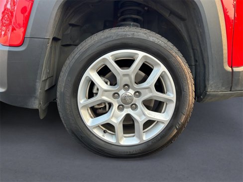 Used 2018 Jeep Renegade Latitude w/ Popular Equipment Group image 9