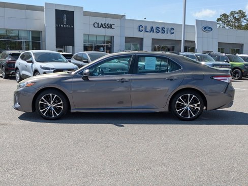 Used 2020 Toyota Camry SE w/ Cold Weather Package image 8
