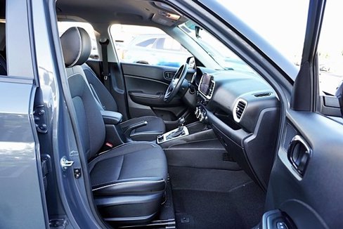 Certified 2024 Hyundai Venue Limited image 11