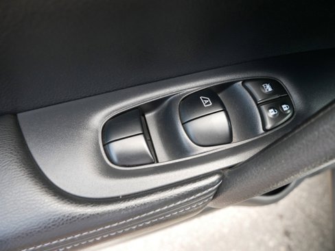 Used 2015 Nissan Rogue SV image 17