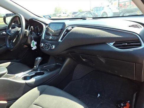 Used 2018 Chevrolet Malibu LT image 12