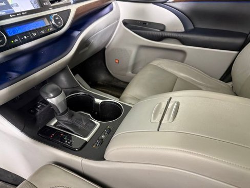Used 2016 Toyota Highlander Limited image 21