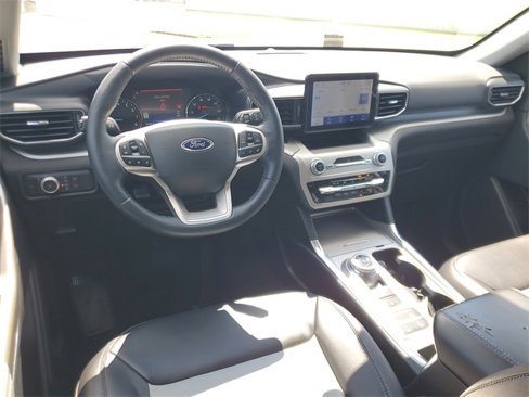 Used 2022 Ford Explorer XLT w/ Equipment Group 202A image 14