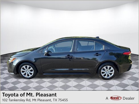 Used 2021 Toyota Corolla LE image 1
