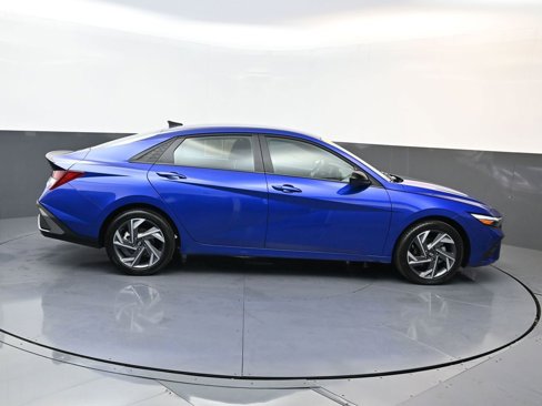 Certified 2025 Hyundai Elantra Sport image 3