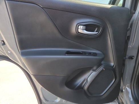 Used 2022 Jeep Renegade Latitude w/ Convenience Group image 10