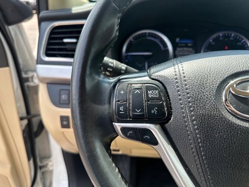 Used 2019 Toyota Highlander XLE image 10