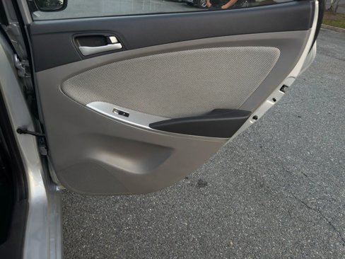 Used 2014 Hyundai Accent GLS image 15
