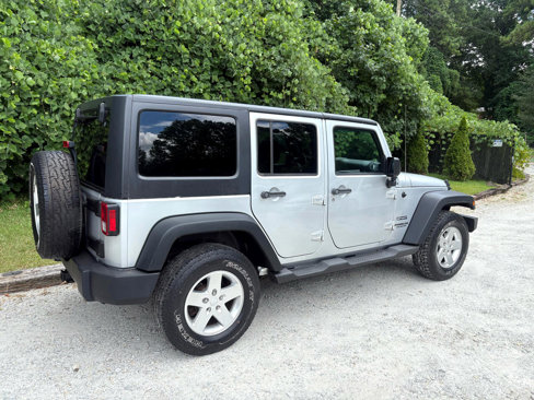 Used 2011 Jeep Wrangler Unlimited Sport image 3