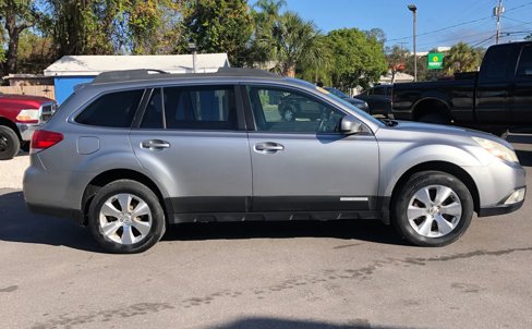 Used 2011 Subaru Outback 3.6R Limited w/ PWR Moonroof Pkg image 2