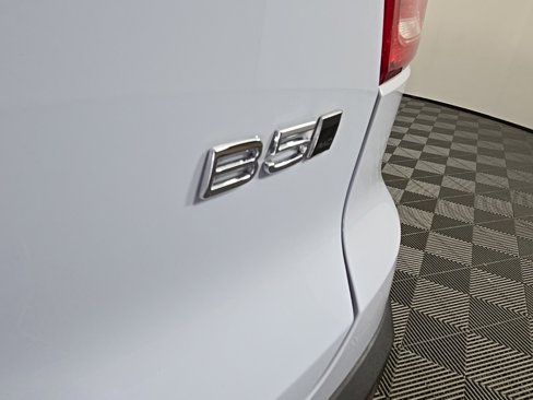 Certified 2024 Volvo XC40 B5 Plus w/ Climate Package image 10