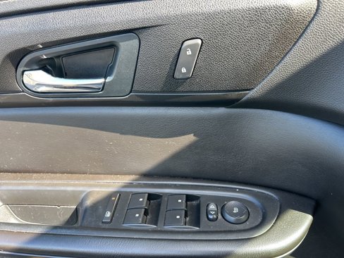 Used 2016 GMC Acadia SLE image 14