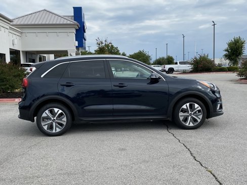 Used 2022 Kia Niro EX Premium w/ Cold Weather Package image 8