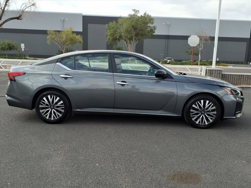 Used 2024 Nissan Altima 2.5 SV image 6