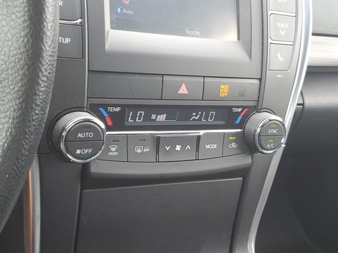 Used 2017 Toyota Camry LE image 27