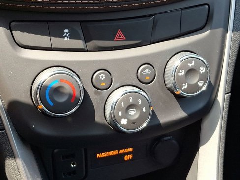 Certified 2022 Chevrolet Trax LT w/ LT Convenience Package image 16