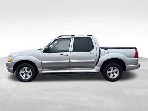 Used 2005 Ford Explorer Sport Trac XLT image 2