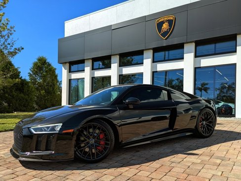 Used 2018 Audi R8 V10 w/ Premium Package image 1