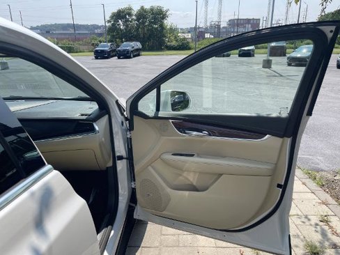 Used 2017 Cadillac XT5 Luxury w/ Driver Awareness Package image 23