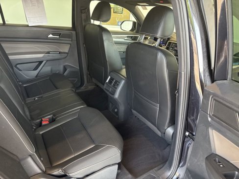 Used 2022 Volkswagen Atlas Cross Sport SE image 14