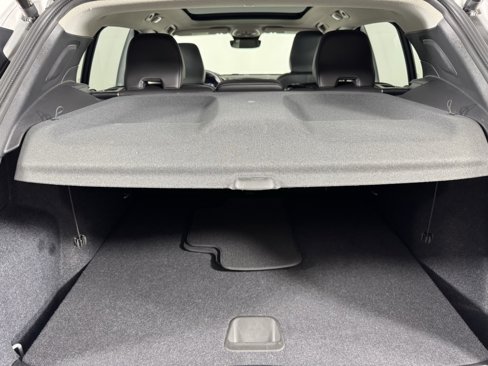 Certified 2025 Volvo XC40 B5 Core image 9