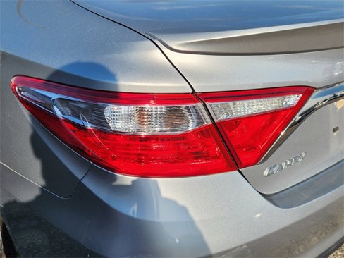 Used 2015 Toyota Camry SE image 7
