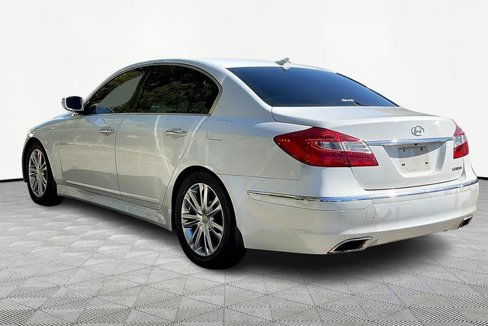Used 2013 Hyundai Genesis 3.8 w/ Technology Pkg image 10