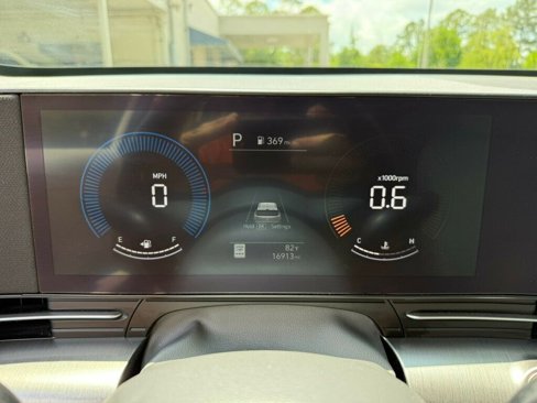 Used 2024 Hyundai Kona SEL image 4