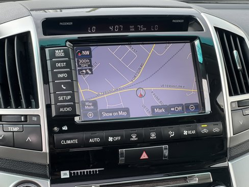 Used 2014 Toyota Land Cruiser image 34