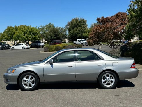 Used 2001 Lexus ES 330 image 2