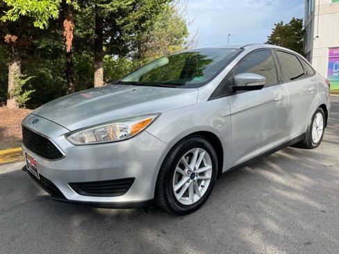 Used 2015 Ford Focus SE image 2