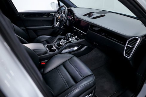 Used 2020 Porsche Cayenne Turbo S image 14