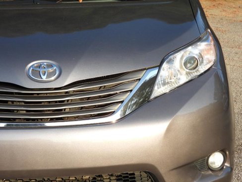 Used 2014 Toyota Sienna XLE image 25