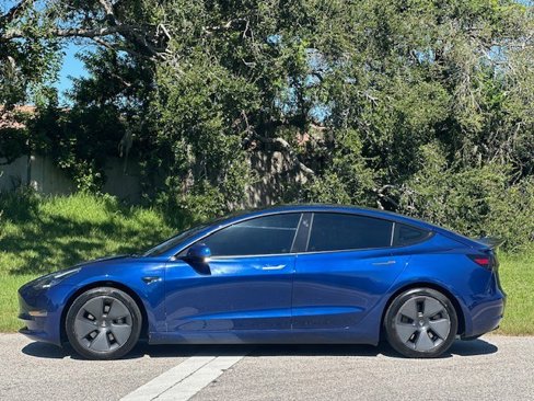 Used 2021 Tesla Model 3 Standard Range Plus image 2