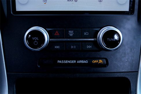 Used 2022 Ford Edge SE w/ Black Appearance Package image 19