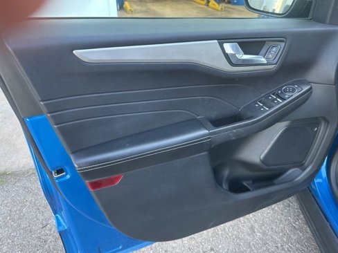 Used 2021 Ford Escape SE w/ SE Sport Appearance Package image 18