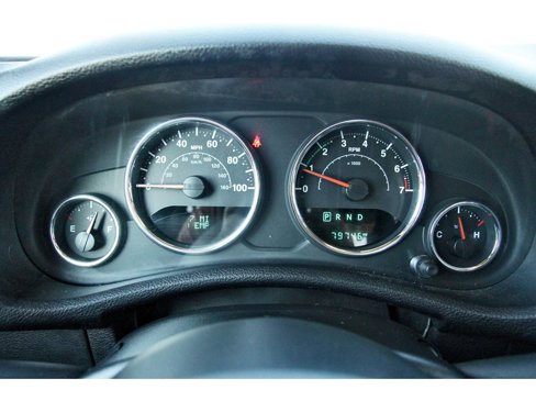 Used 2018 Jeep Wrangler Unlimited Sahara image 16