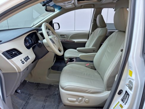 Used 2011 Toyota Sienna XLE image 15