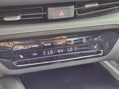 Used 2022 Buick Envision Essence w/ Technology Package II image 18