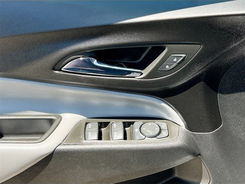 Used 2023 Chevrolet Equinox LS image 17