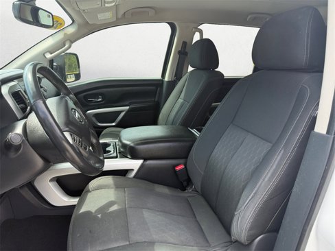Used 2016 Nissan Titan SV image 9