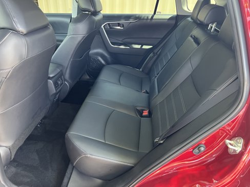 Used 2022 Toyota RAV4 XLE Premium image 32