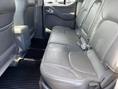 Used 2012 Nissan Frontier SL image 19