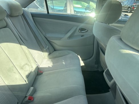 Used 2010 Toyota Camry LE image 13